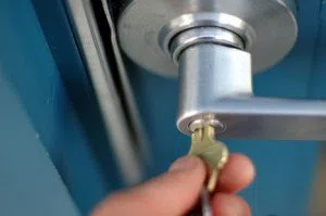 Neighborhood Locksmith Store Chicago, IL 312-288-7661 - key-broke-in-lock
